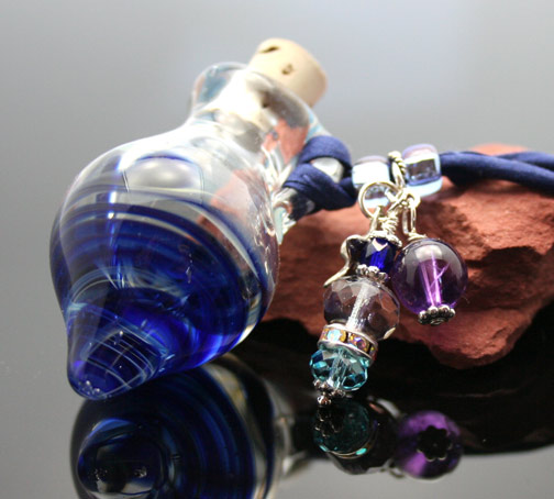Aromatherapy jewelry and pendants make great gifts!