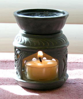 Aromatherapy diffuser made out of soapstone. This aromatherapy diffuser features a carved Celtic decoration around the base.
